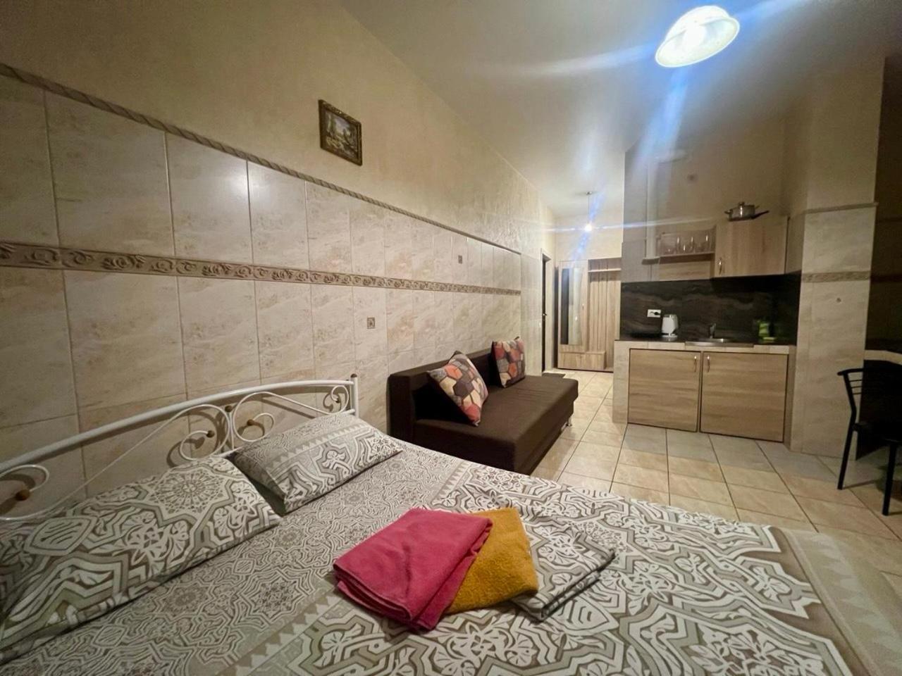 Studio Apartment Metro Pechersk Kyiv Exterior photo